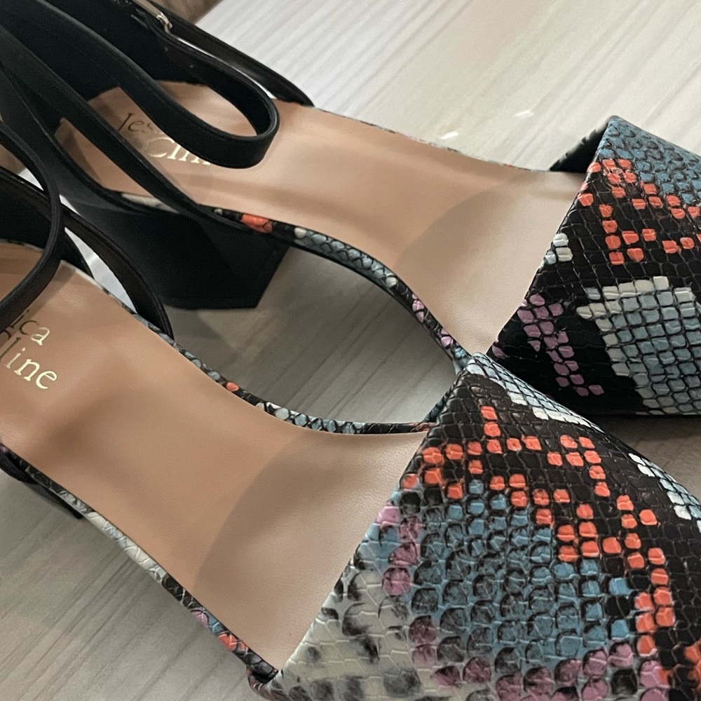 Black/Multi color Snake print ankle strap 8.5M New